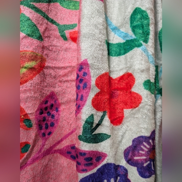 Floral Multicolor Bath Towel - Picture 6 of 7
